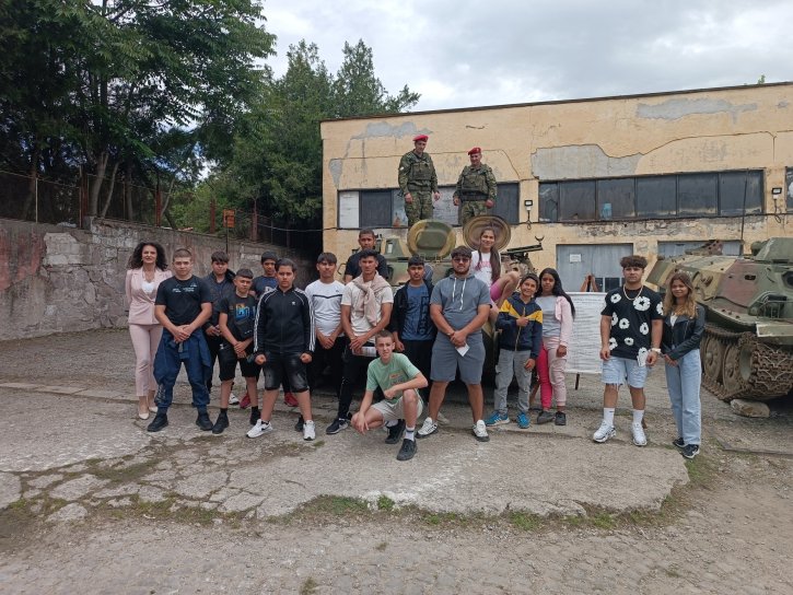 Посещение във военно формирование