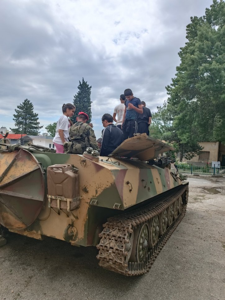 Посещение във военно формирование