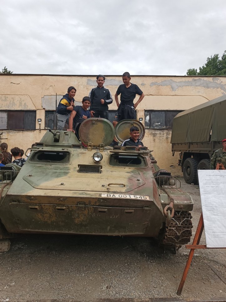 Посещение във военно формирование