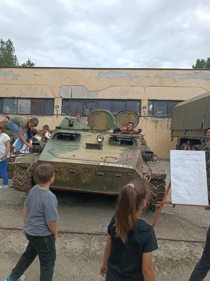 Посещение във военно формирование