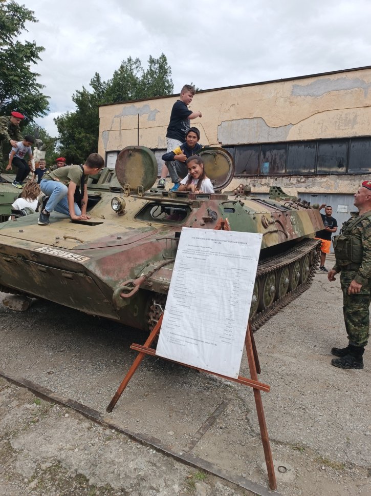Посещение във военно формирование