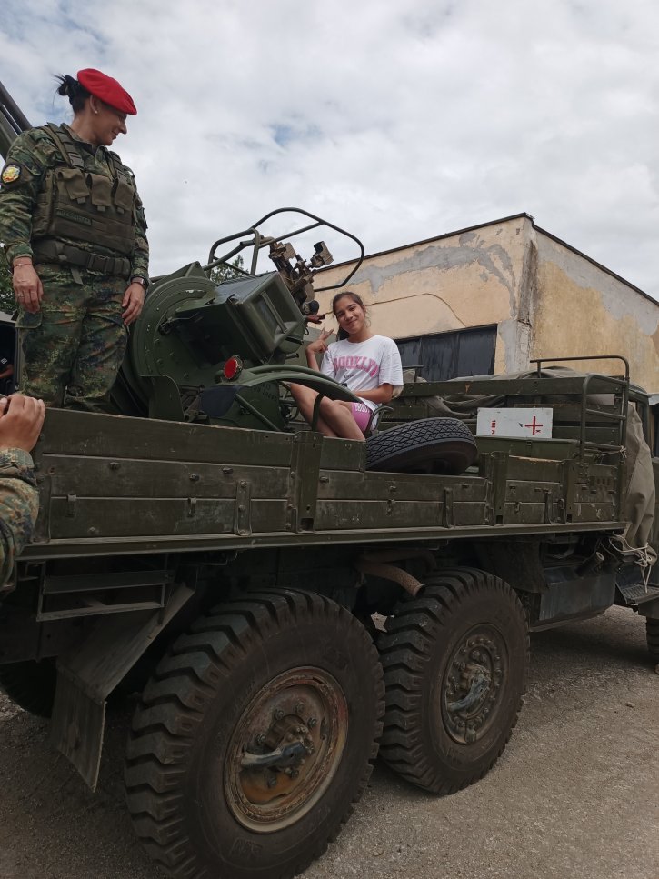 Посещение във военно формирование