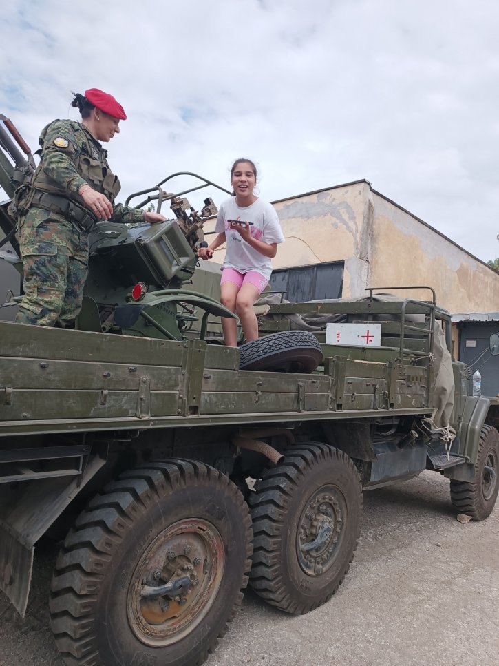 Посещение във военно формирование