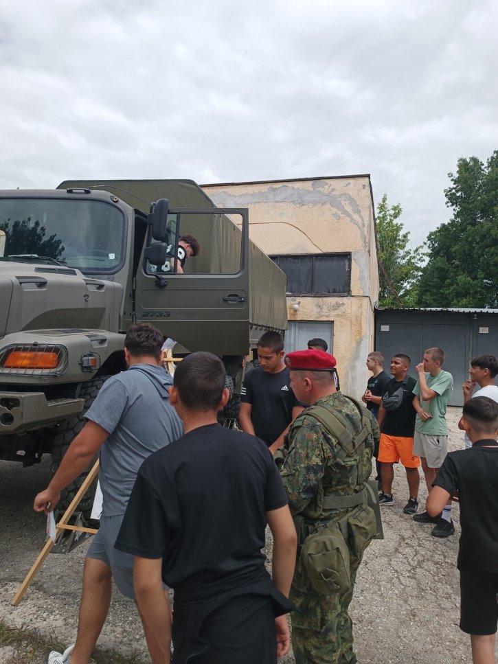 Посещение във военно формирование