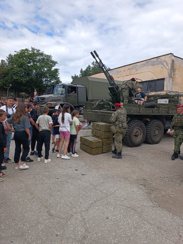 Посещение във военно формирование