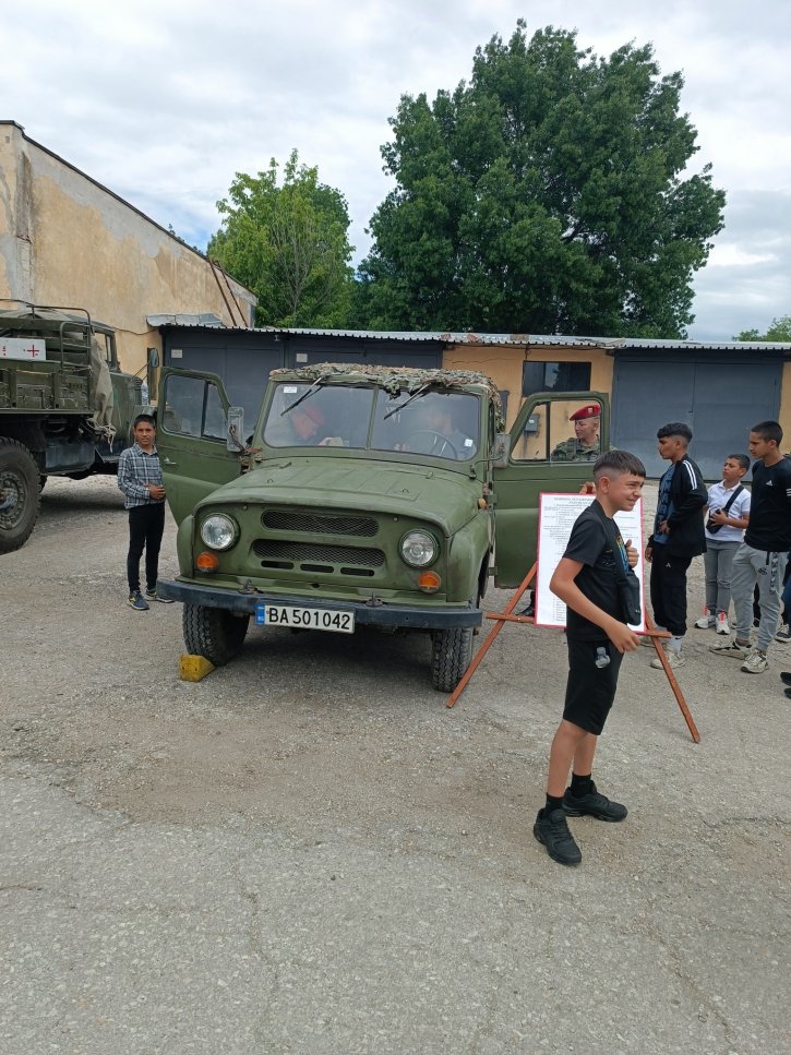 Посещение във военно формирование