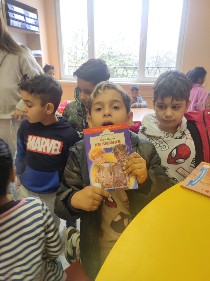 Първокласниците в света на книгите