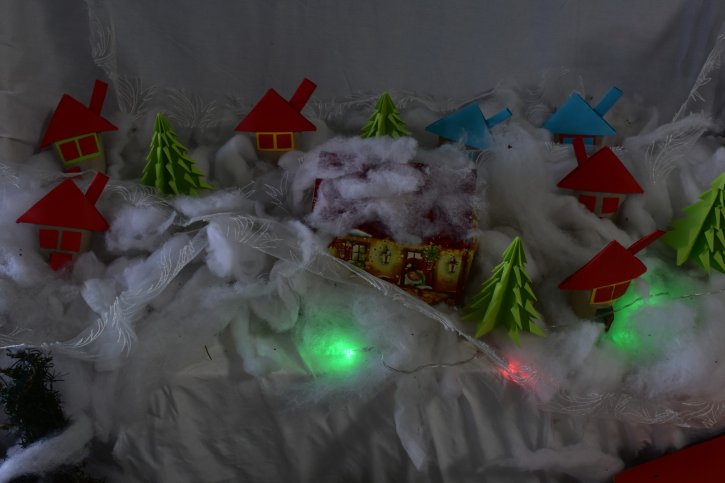 Коледна украса в ОбУ „Св. св. Кирил и Методий“, гр. Димитровград