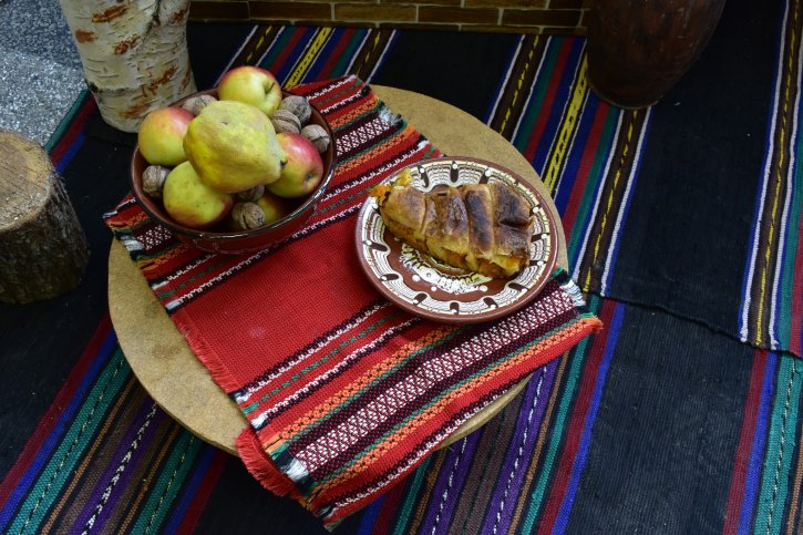 Коледна украса в ОбУ „Св. св. Кирил и Методий“, гр. Димитровград