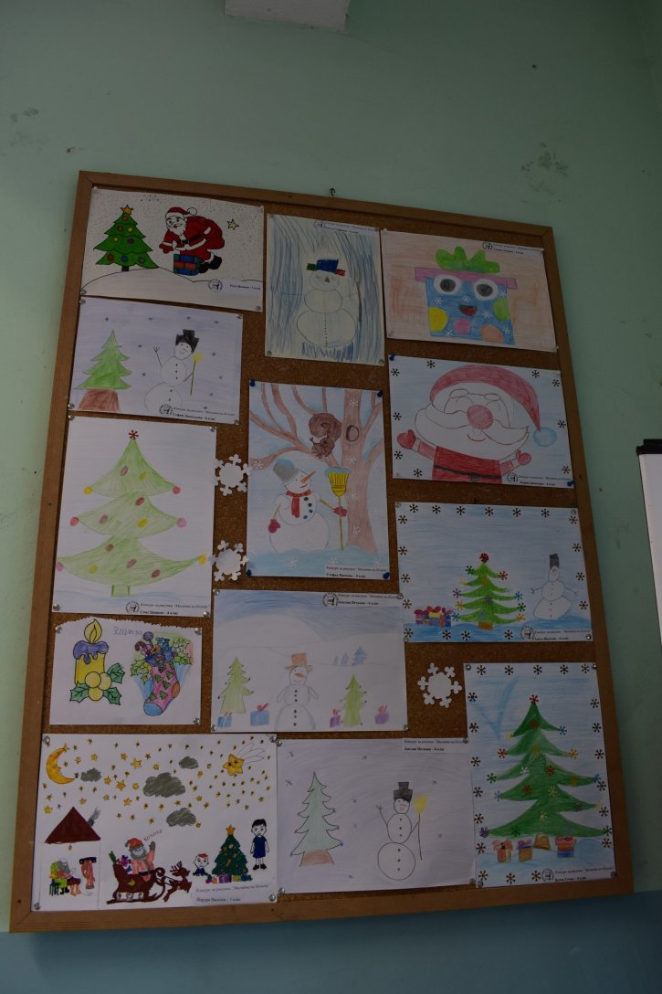 Коледна украса в ОбУ „Св. св. Кирил и Методий“, гр. Димитровград