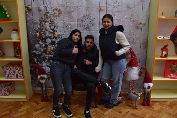 Коледна украса в ОбУ „Св. св. Кирил и Методий“, гр. Димитровград