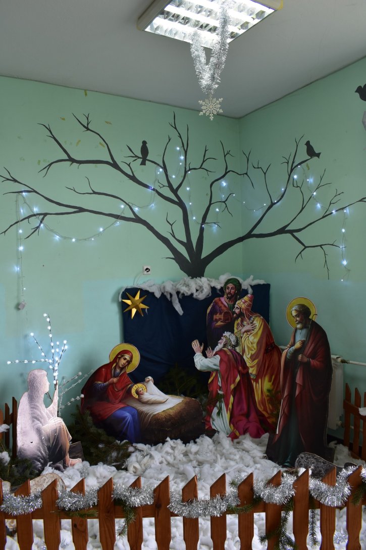 Коледна украса в ОбУ „Св. св. Кирил и Методий“, гр. Димитровград