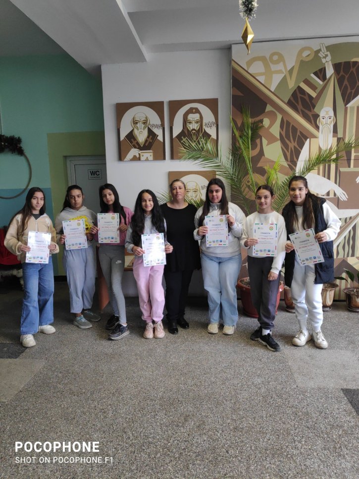 Грамоти за учениците от клуб „На ти с IT“, взели участие в инициативата „Без грешки на пътя“