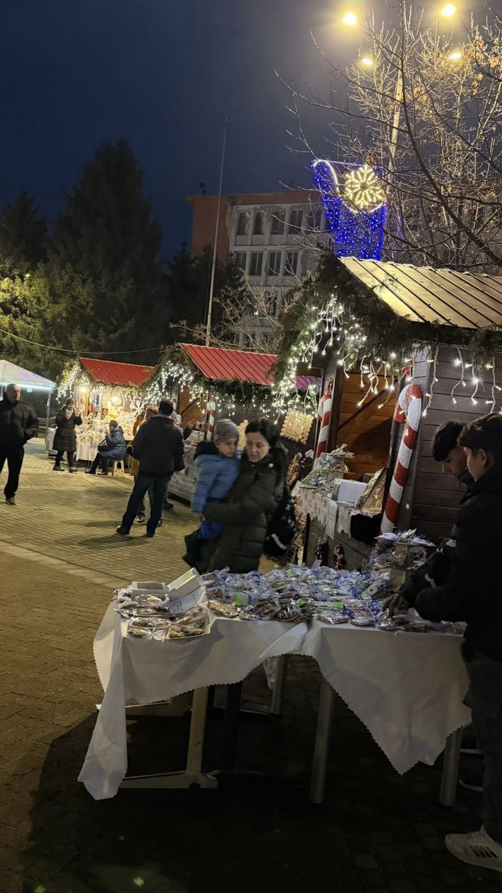 Благотворителен коледен базар за каузата: 