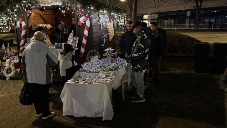 Благотворителен коледен базар за каузата: 