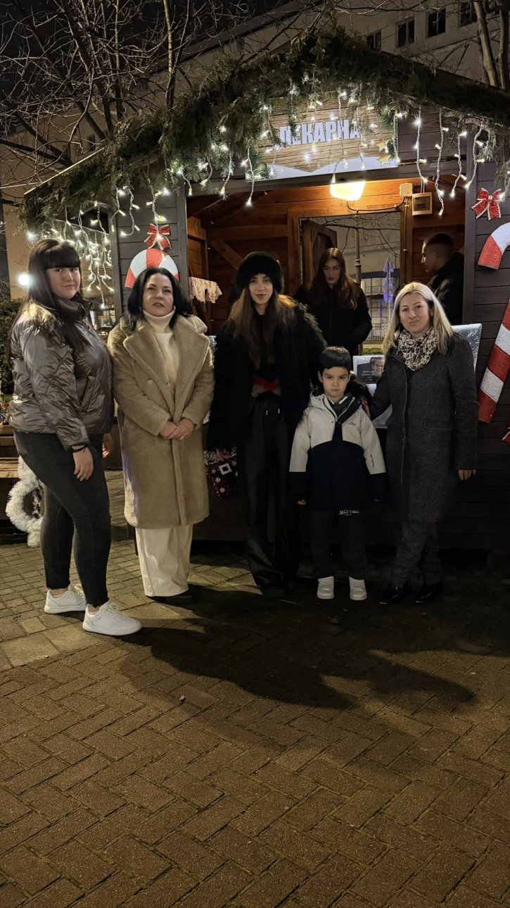 Благотворителен коледен базар за каузата: 