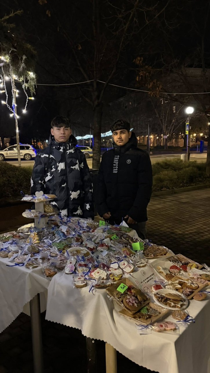 Благотворителен коледен базар за каузата: 