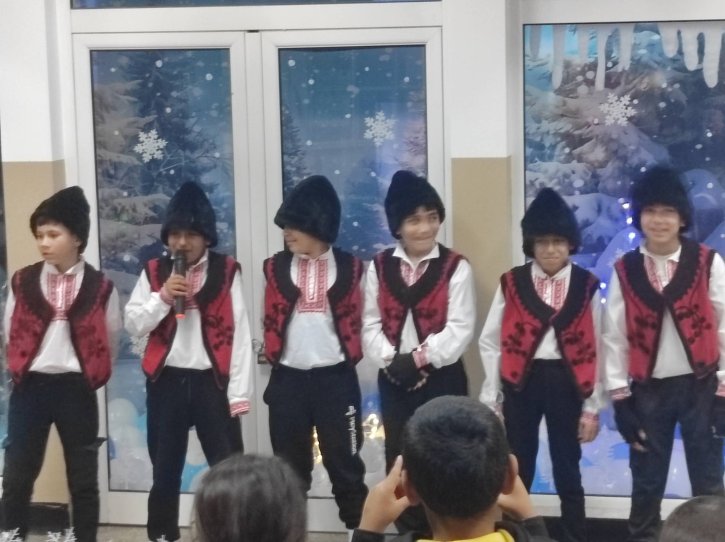 Коледно тържество в начален етап