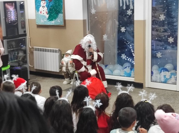 Коледно тържество в начален етап