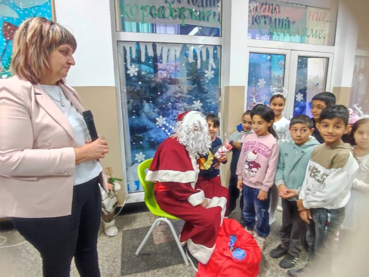 Коледно тържество в начален етап