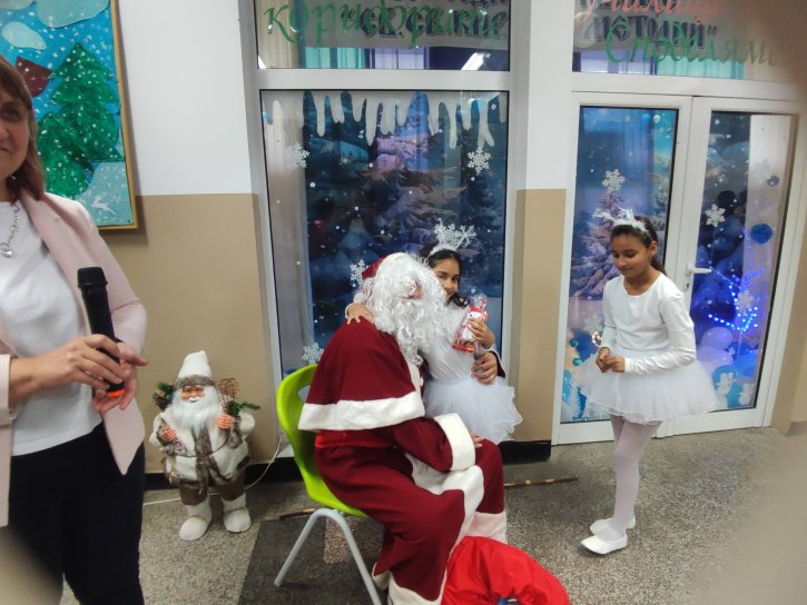 Коледно тържество в начален етап