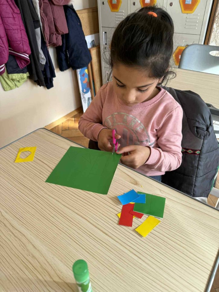 Апликации с геометрични фигури в група ЦДО – 1. и 2. класа