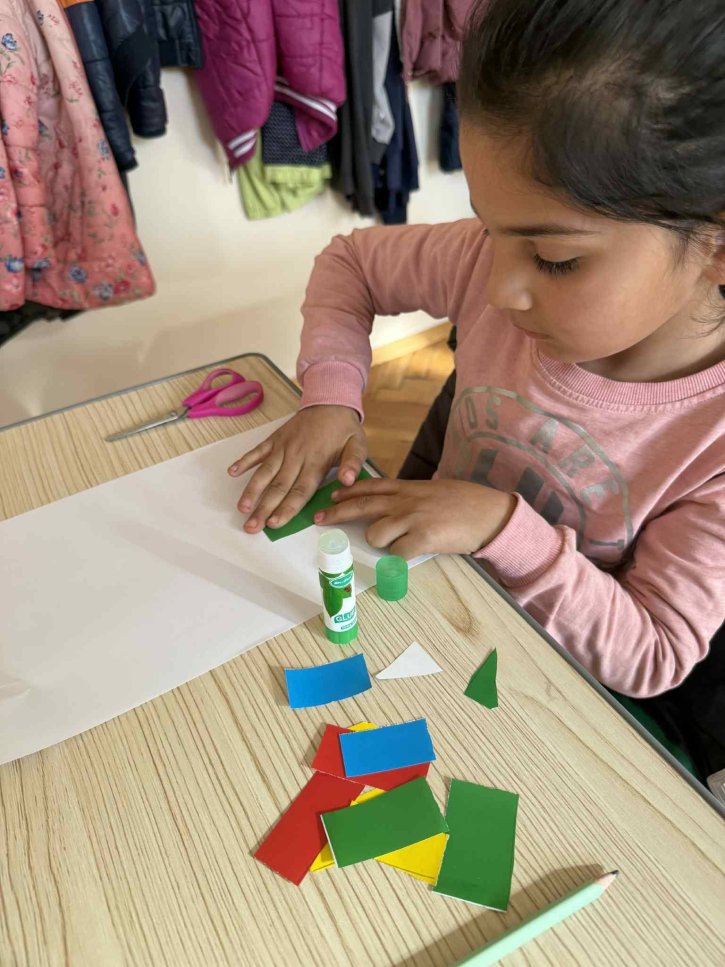 Апликации с геометрични фигури в група ЦДО – 1. и 2. класа