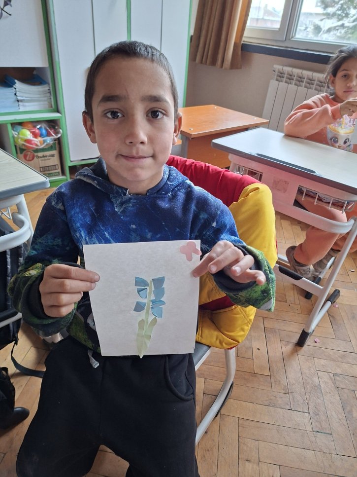 Апликации с цъфнали зюмбюли.