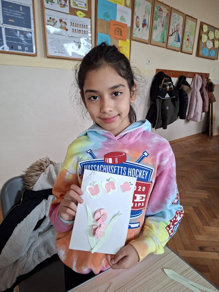 Апликации с цъфнали зюмбюли.