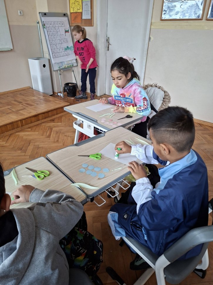 Апликации с цъфнали зюмбюли.