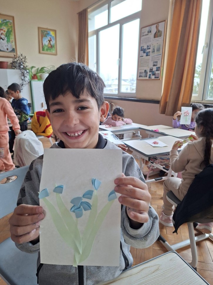 Апликации с цъфнали зюмбюли.