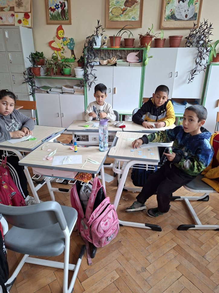 Апликации с цъфнали зюмбюли.