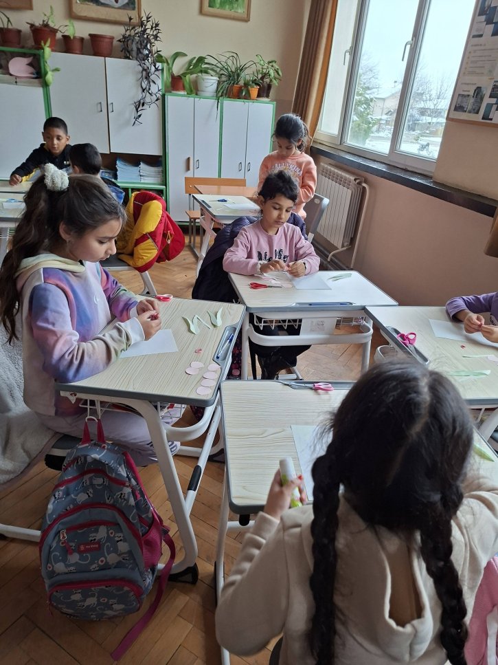 Апликации с цъфнали зюмбюли.