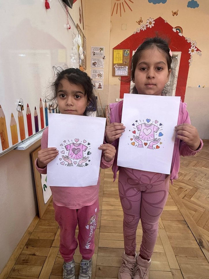 Ученици от ЦДО 1. и 2. клас отбелязаха „Деня на розовата фланелка“.