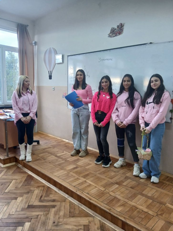 Ученическият съвет отбеляза Международния ден на розовата фланелка.