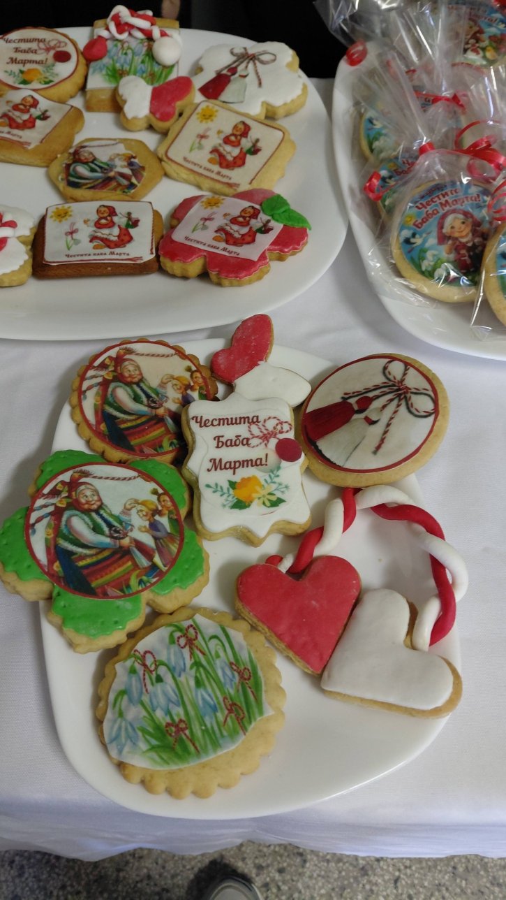 Баба Марта на гости на учениците от начален етап.