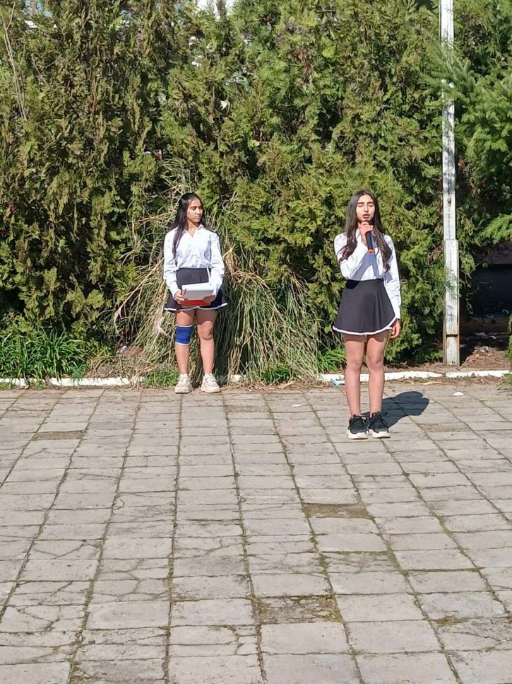 С тържествен дух и родолюбие отбелязахме 3 март в ОбУ „Св. св. Кирил и Методий“.