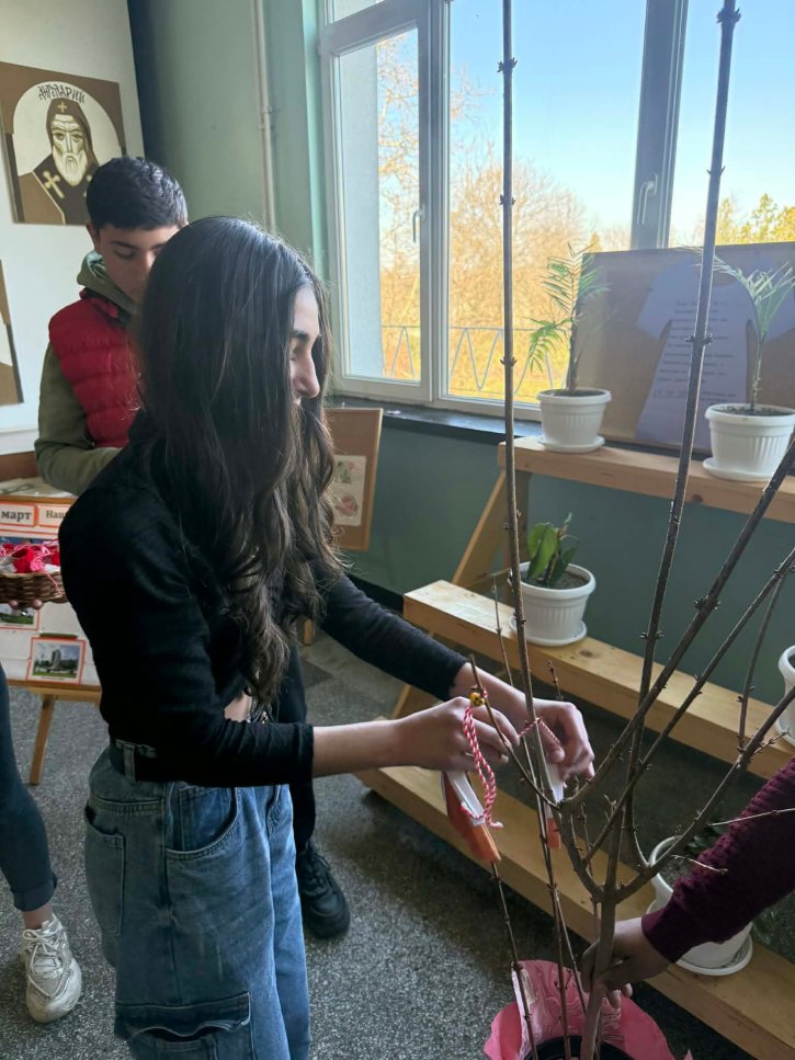 Ученическият съвет донесе пролетно настроение по случай Баба Марта