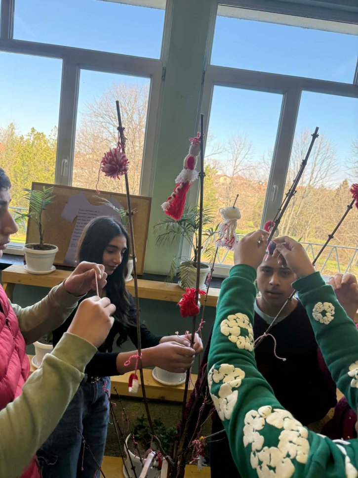 Ученическият съвет донесе пролетно настроение по случай Баба Марта