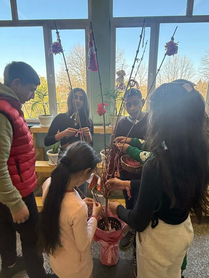 Ученическият съвет донесе пролетно настроение по случай Баба Марта