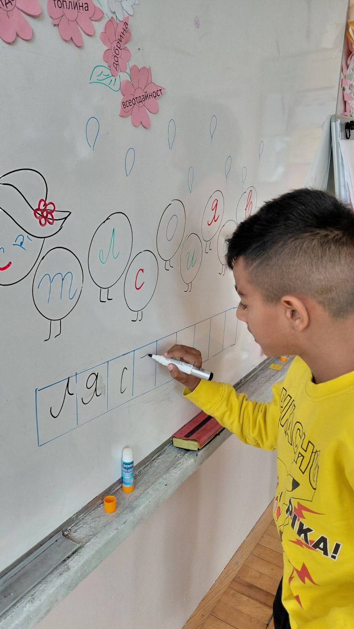 Ученици от 2. клас с вдъхновяващ открит урок, посветен на добротата и природата.