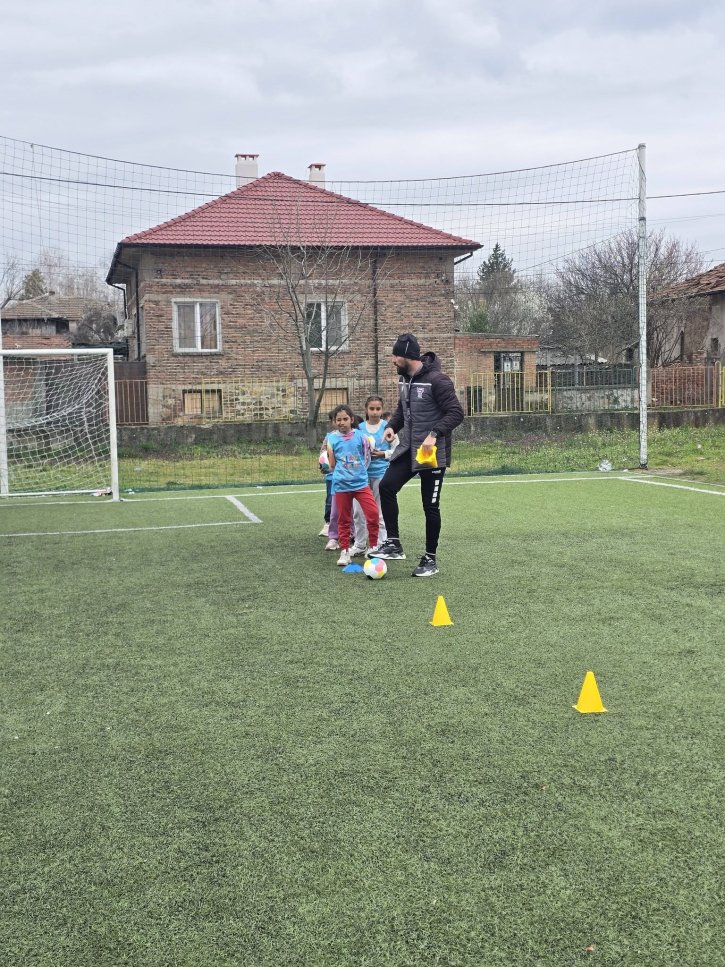 ОбУ „Св. св. Кирил и Методий“ и UEFA Playmakers – заедно за развитието на момичетата във футбола.