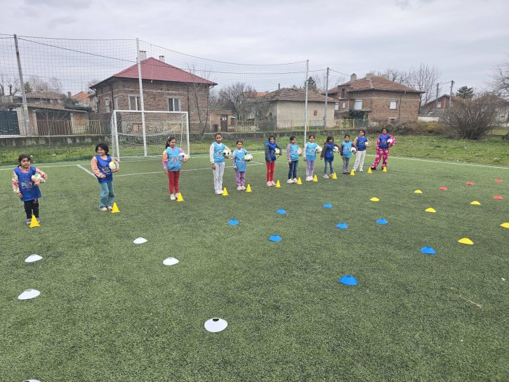 ОбУ „Св. св. Кирил и Методий“ и UEFA Playmakers – заедно за развитието на момичетата във футбола.