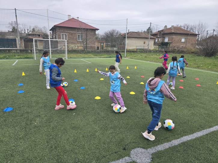 ОбУ „Св. св. Кирил и Методий“ и UEFA Playmakers – заедно за развитието на момичетата във футбола.
