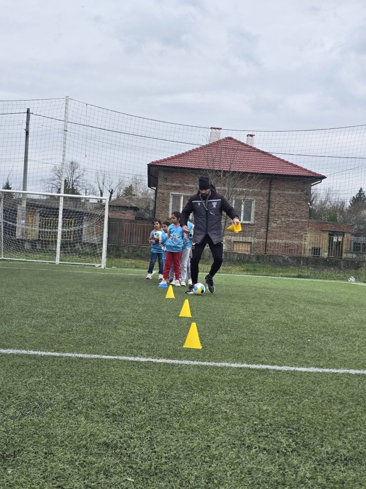 ОбУ „Св. св. Кирил и Методий“ и UEFA Playmakers – заедно за развитието на момичетата във футбола.