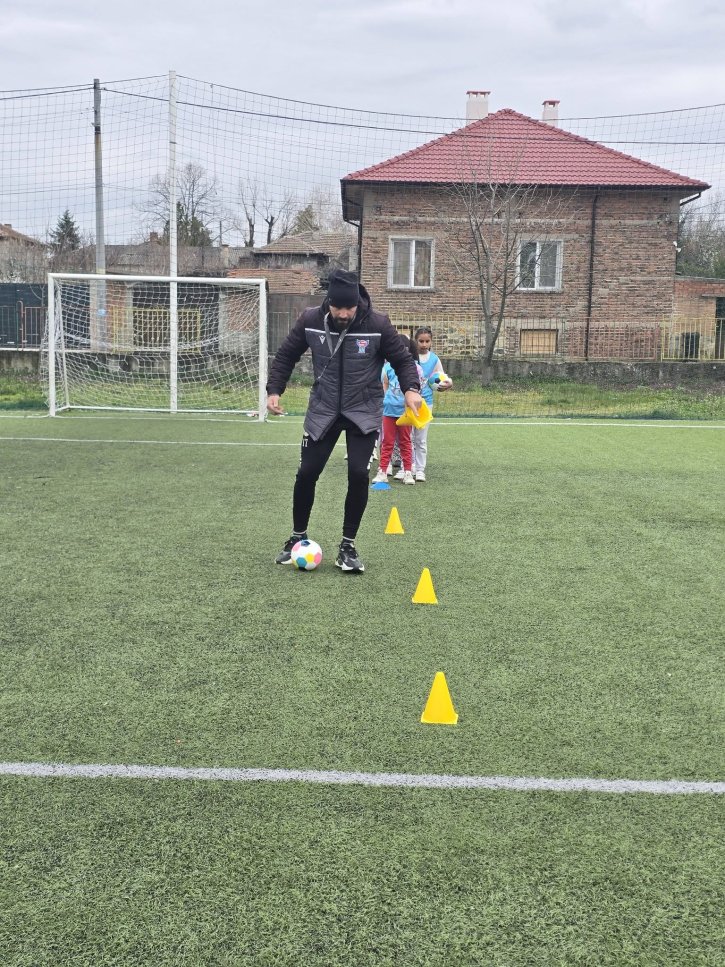ОбУ „Св. св. Кирил и Методий“ и UEFA Playmakers – заедно за развитието на момичетата във футбола.