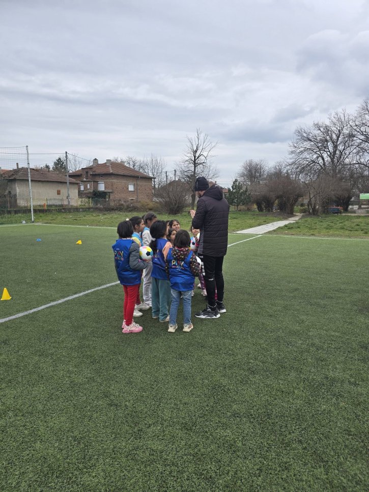 ОбУ „Св. св. Кирил и Методий“ и UEFA Playmakers – заедно за развитието на момичетата във футбола.