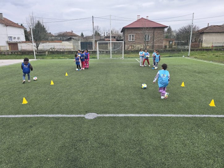 ОбУ „Св. св. Кирил и Методий“ и UEFA Playmakers – заедно за развитието на момичетата във футбола.