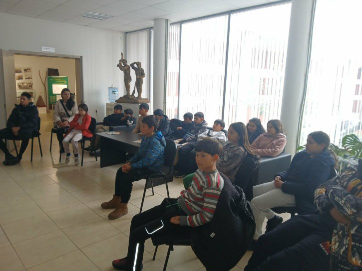 Ученици посетиха изложбата „Батак 1876 г. – хроника на една безсмъртна пролет“ в Исторически музей – Димитровград.