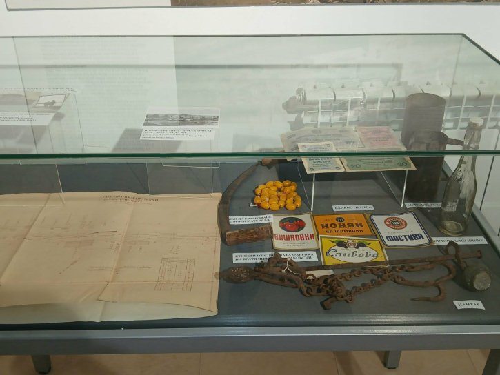 Ученици посетиха изложбата „Батак 1876 г. – хроника на една безсмъртна пролет“ в Исторически музей – Димитровград.